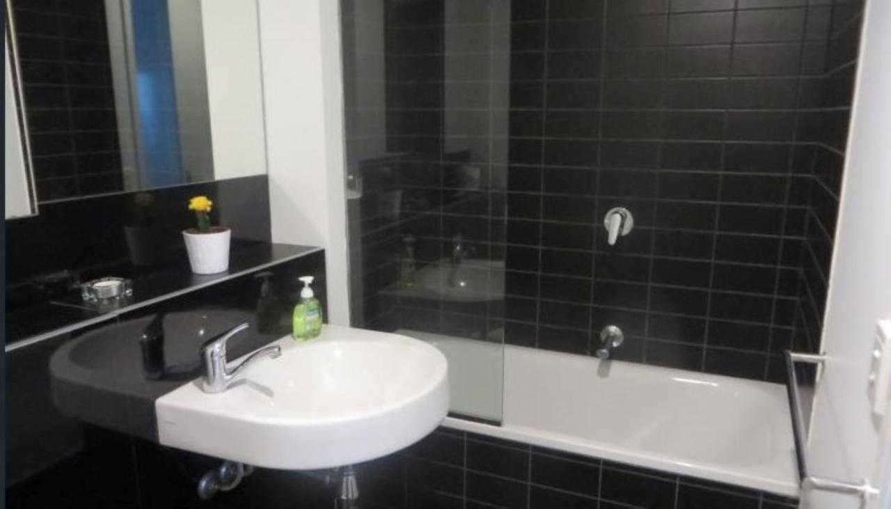 Readyset Apartments At Liberty เมลเบิร์น ภายนอก รูปภาพ